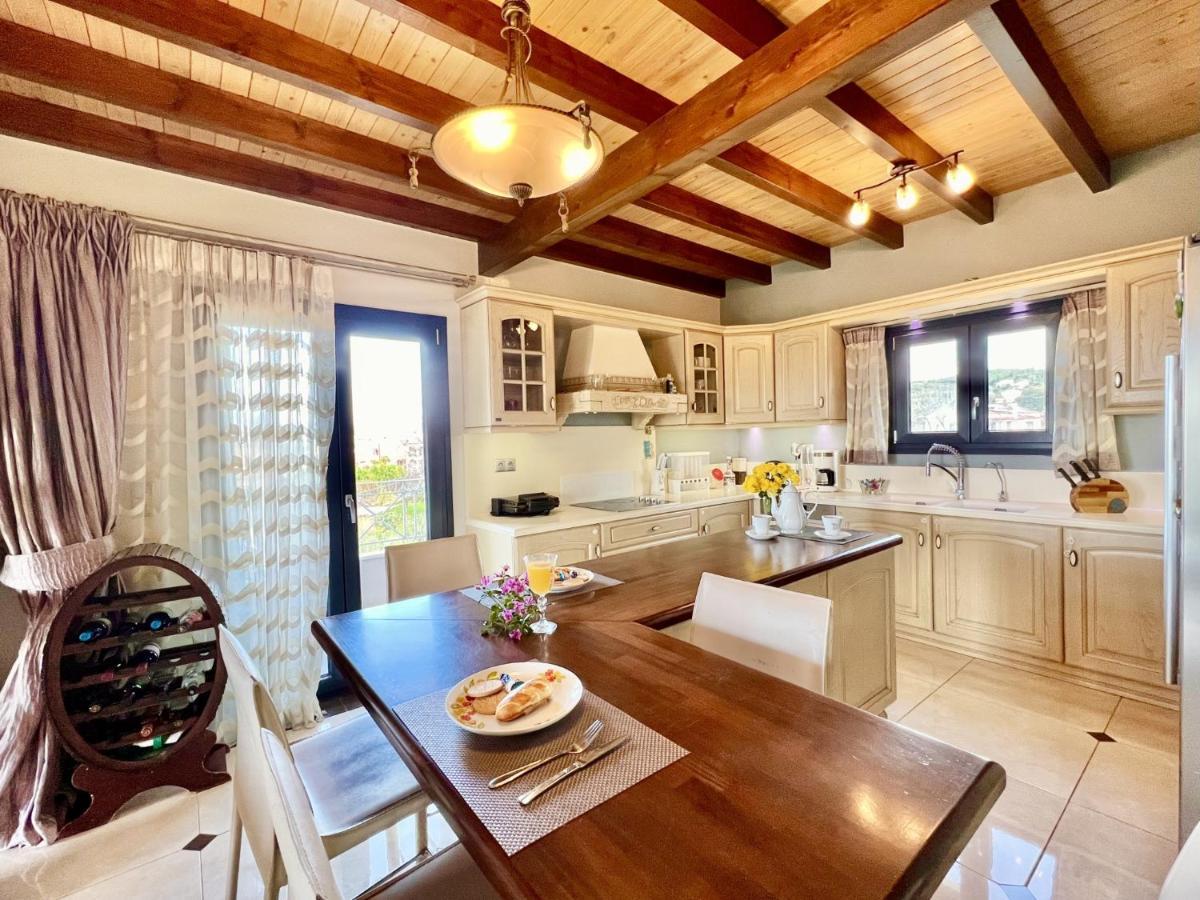 Heart House With Private Pool By Dadovillas *