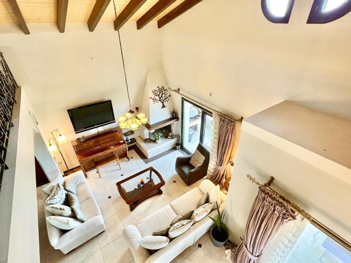 Heart House With Private Pool By Dadovillas Villa