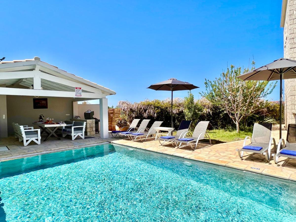 Heart House With Private Pool By Dadovillas Villa