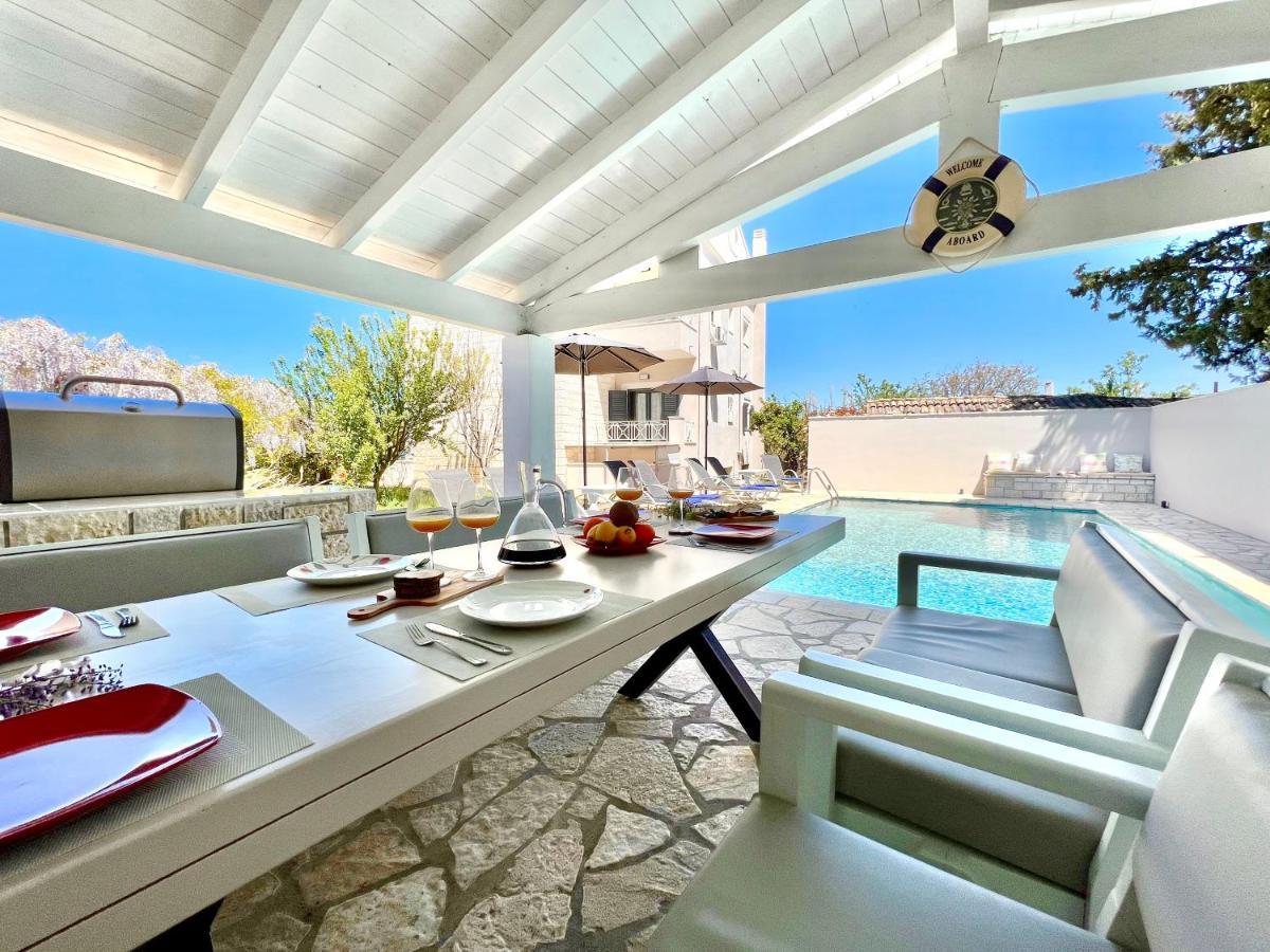 Villa Heart House With Private Pool By Dadovillas *